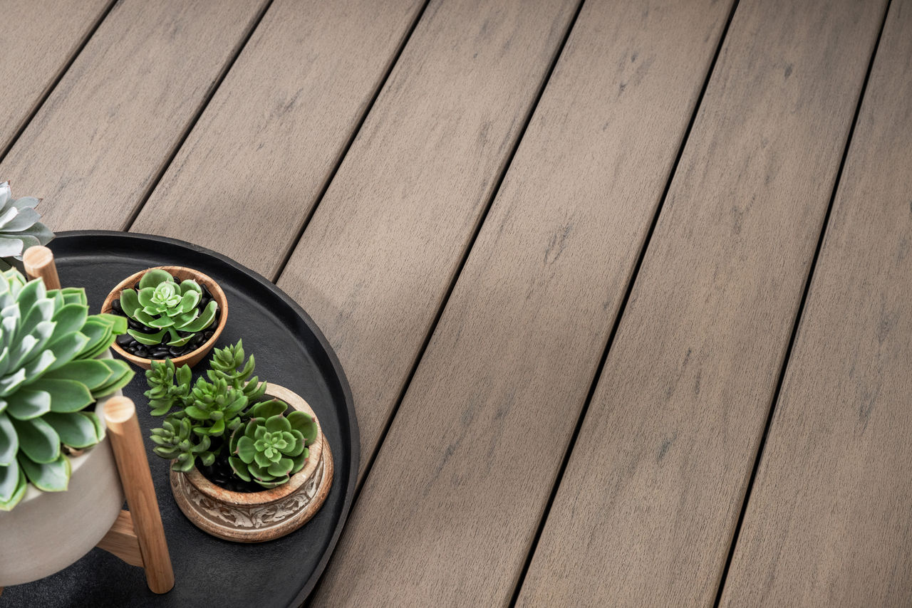 refuge-layflat-001-mv-decking-plant-beauty
